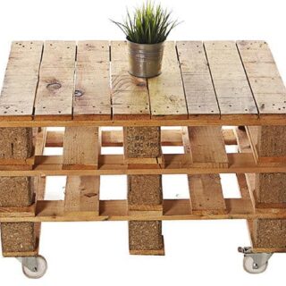 Bàn uống trà làm bằng Pallet gỗ thông có bánh xe Bàn beanbaghome.com